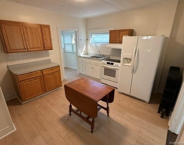 22 Wood Ave - Photo Thumbnail 11