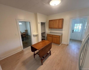 22 Wood Ave - Photo Thumbnail 10