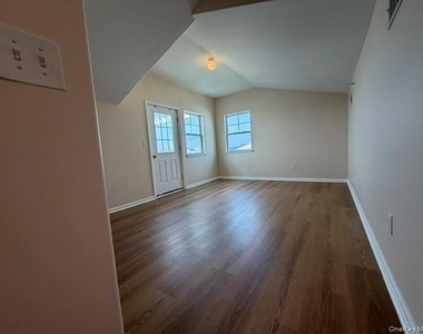 6416 Ocean Avenue N - Photo Thumbnail 10