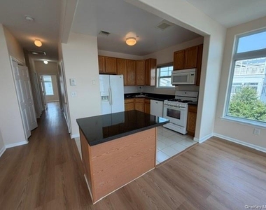 6416 Ocean Avenue N - Photo Thumbnail 2