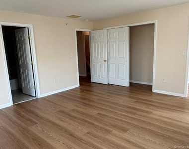 6416 Ocean Avenue N - Photo Thumbnail 5