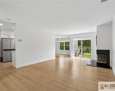 1 Brookline Court - Photo Thumbnail 5