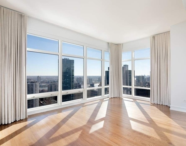 151 E 58th Street - Photo Thumbnail 5