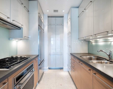 151 E 58th Street - Photo Thumbnail 4