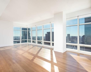 151 E 58th Street - Photo Thumbnail 3
