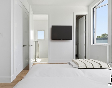 461 Lexington Avenue - Photo Thumbnail 6