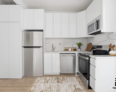 461 Lexington Avenue - Photo Thumbnail 2