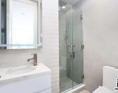 461 Lexington Avenue - Photo Thumbnail 6