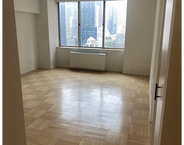236 E 47th Street - Photo Thumbnail 1
