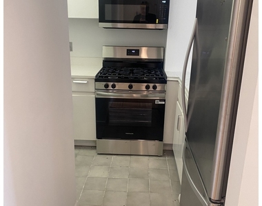 236 E 47th Street - Photo Thumbnail 6