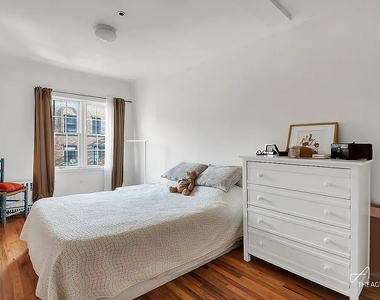 242 W 21st Street - Photo Thumbnail 3