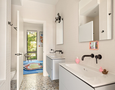 286 Manhattan Avenue - Photo Thumbnail 13