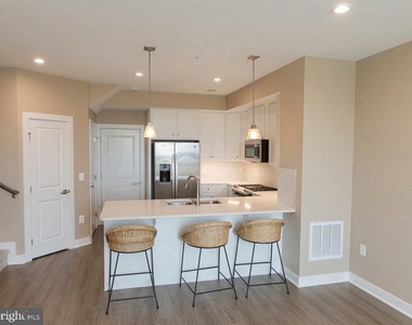 1686 Kirkman Street - Photo Thumbnail 3