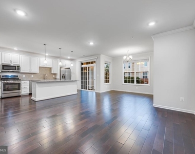 23290 Milltown Knoll Square - Photo Thumbnail 3