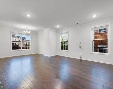 23290 Milltown Knoll Square - Photo Thumbnail 2