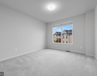 23290 Milltown Knoll Square - Photo Thumbnail 14