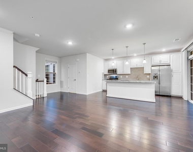 23290 Milltown Knoll Square - Photo Thumbnail 4