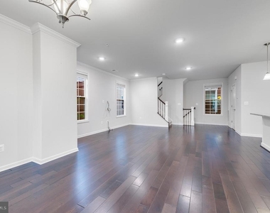 23290 Milltown Knoll Square - Photo Thumbnail 7