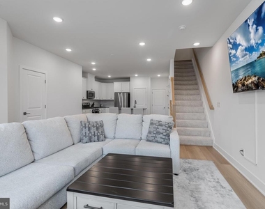 42708 Darala Drive - Photo Thumbnail 3