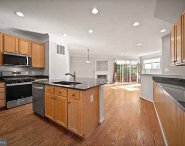22862 Cartier Terrace - Photo Thumbnail 18