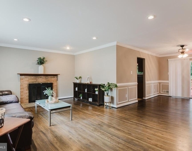7708 Viceroy Street - Photo Thumbnail 3