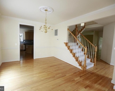 2339 Sandburg Street - Photo Thumbnail 3