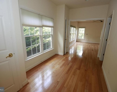 2339 Sandburg Street - Photo Thumbnail 15