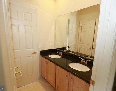 2339 Sandburg Street - Photo Thumbnail 17