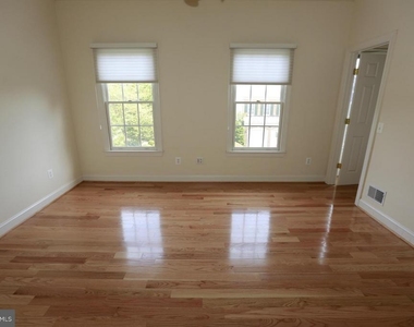2339 Sandburg Street - Photo Thumbnail 18