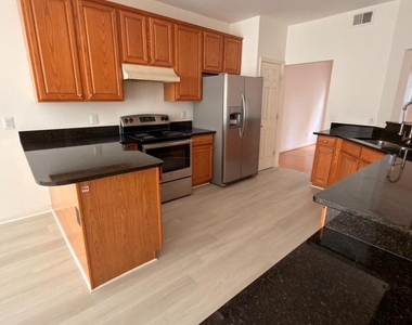 2911 Jessica Court - Photo Thumbnail 5