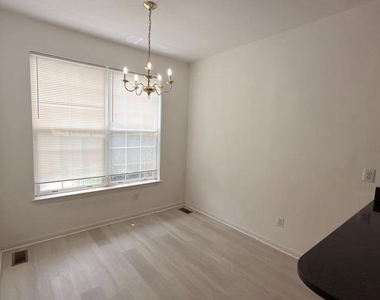 2911 Jessica Court - Photo Thumbnail 6