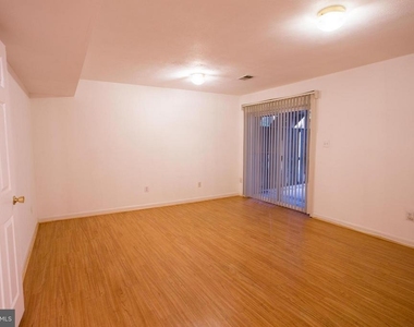 2911 Jessica Court - Photo Thumbnail 9