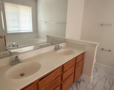 2911 Jessica Court - Photo Thumbnail 14