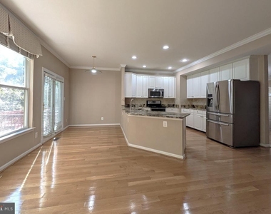 8933 Royal Astor Way - Photo Thumbnail 34