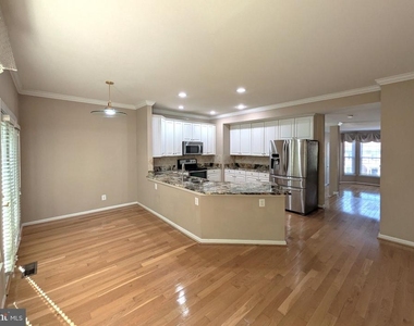 8933 Royal Astor Way - Photo Thumbnail 35