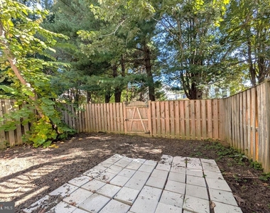 8933 Royal Astor Way - Photo Thumbnail 47