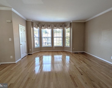 8933 Royal Astor Way - Photo Thumbnail 29