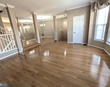 8933 Royal Astor Way - Photo Thumbnail 28