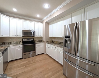 8933 Royal Astor Way - Photo Thumbnail 37