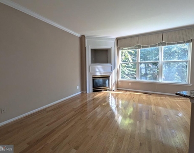 8933 Royal Astor Way - Photo Thumbnail 32