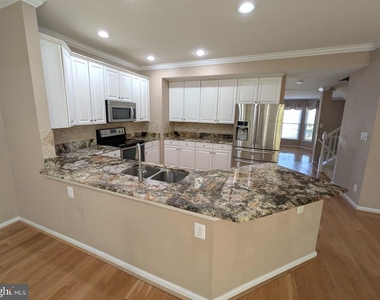 8933 Royal Astor Way - Photo Thumbnail 36