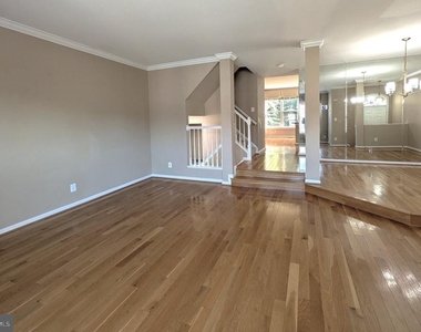 8933 Royal Astor Way - Photo Thumbnail 30