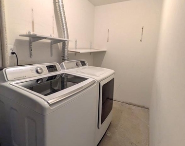 8933 Royal Astor Way - Photo Thumbnail 46