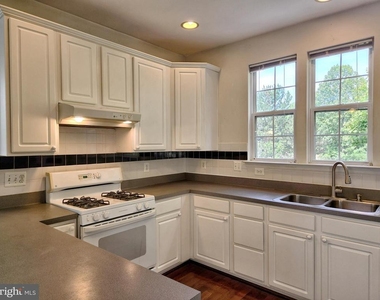 13906 Gothic Drive - Photo Thumbnail 14