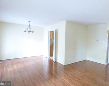 9715 Aspen Hollow Way - Photo Thumbnail 8