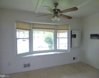 9715 Aspen Hollow Way - Photo Thumbnail 4