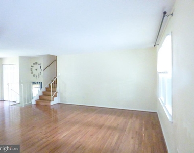 9715 Aspen Hollow Way - Photo Thumbnail 10