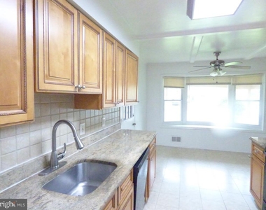 9715 Aspen Hollow Way - Photo Thumbnail 3