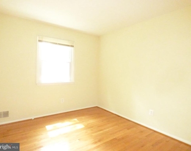 9715 Aspen Hollow Way - Photo Thumbnail 21