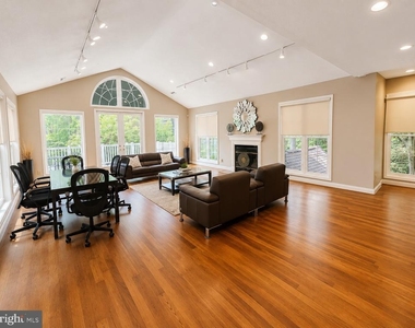 1504 Lincoln Way - Photo Thumbnail 29